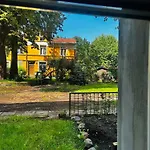 Apartamento Urban Wolfie With Free Parking & Own Bicycle Riga