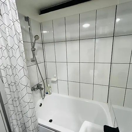Romantic Hideaway Studio Next To Agenskalns Market & Free Parking