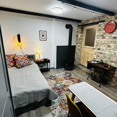 Апартаменти Romantic Hideaway Studio Next To Agenskalns Market & Free Parking Рига